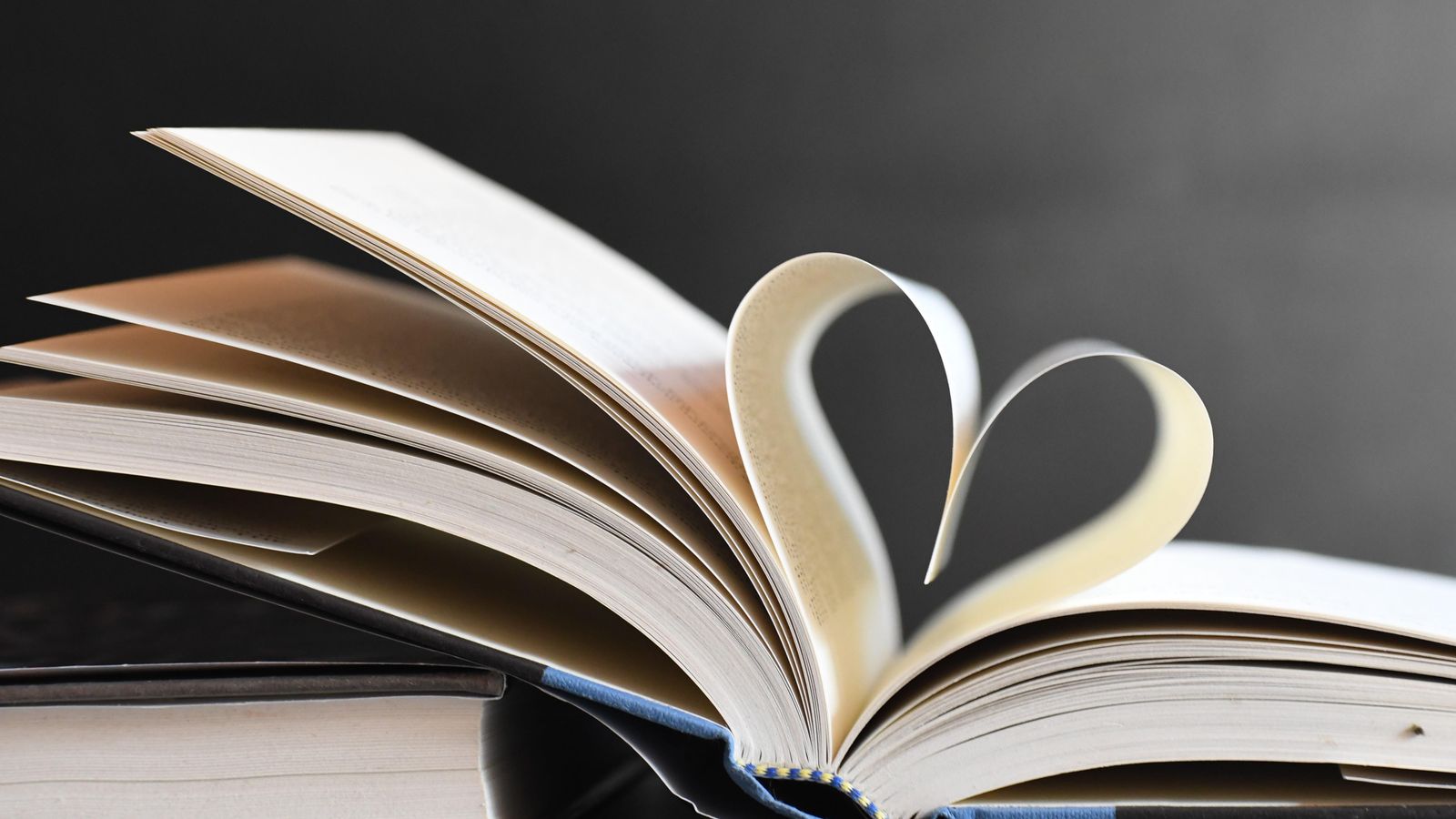 Aufgeschlagenes Buch